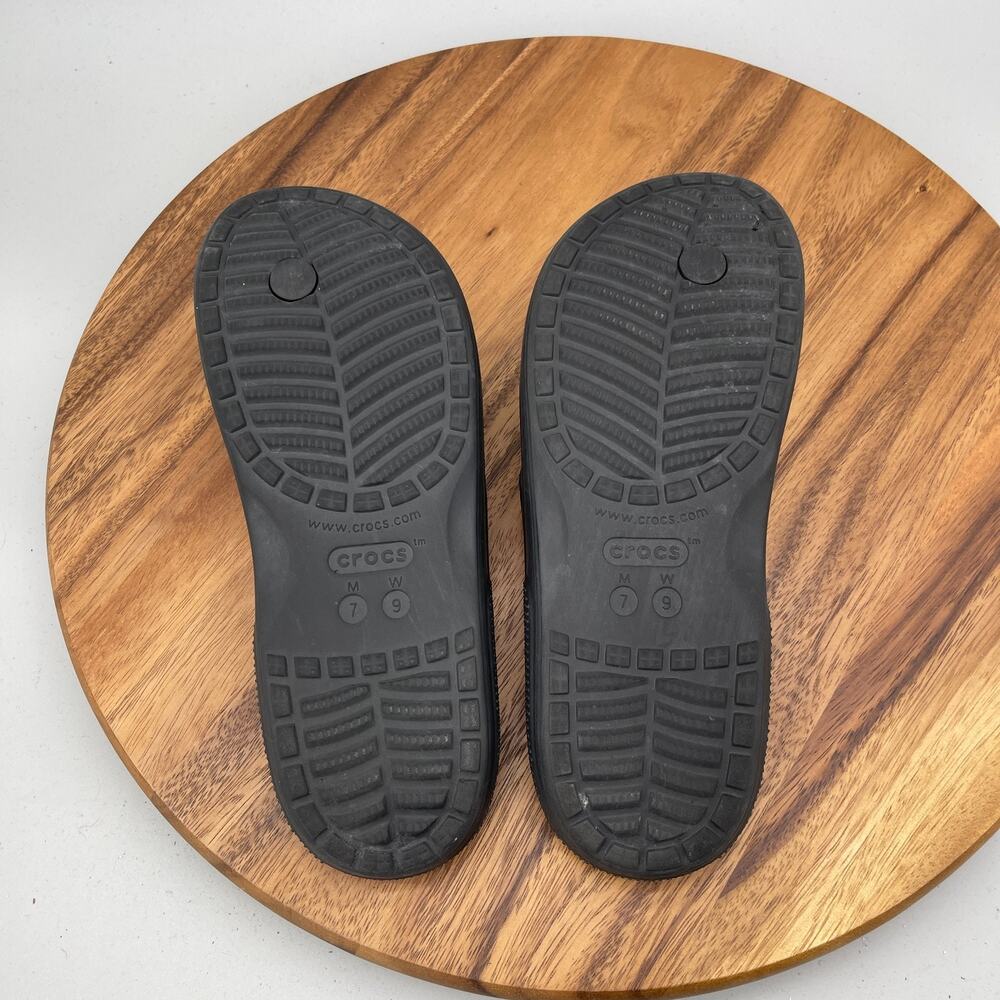 Classic Crocs Flip Flops Womens Size 9 Black Casual Comfort Walking Beach Summer - Picture 7 of 9